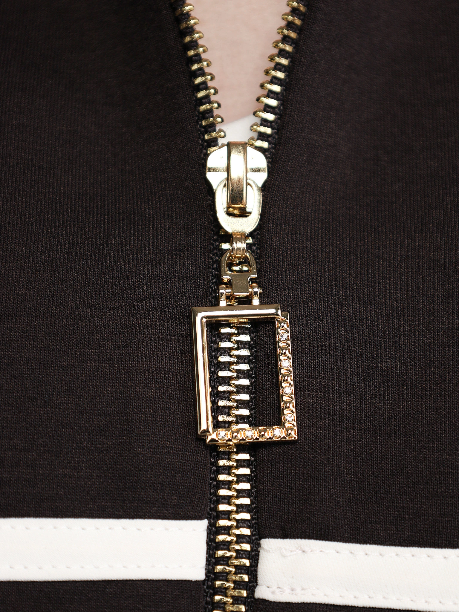 Куртка трикотажная темно-коричневого цвета прямого кроя